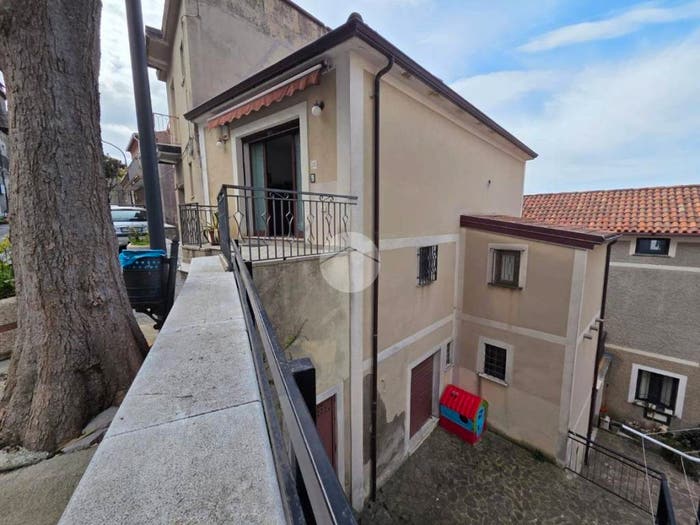 Appartamento trilocale in vendita in Via Mazzini, Santa Domenica Talao