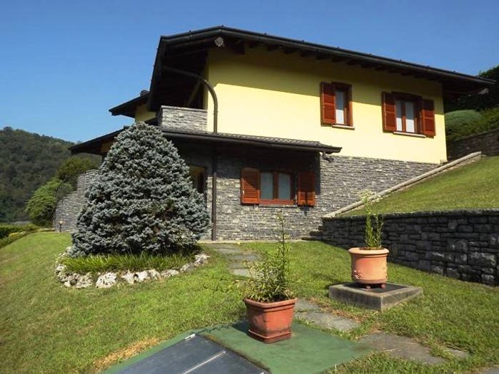 Casa con 6 locali in vendita in Via Castagni, Corna Imagna