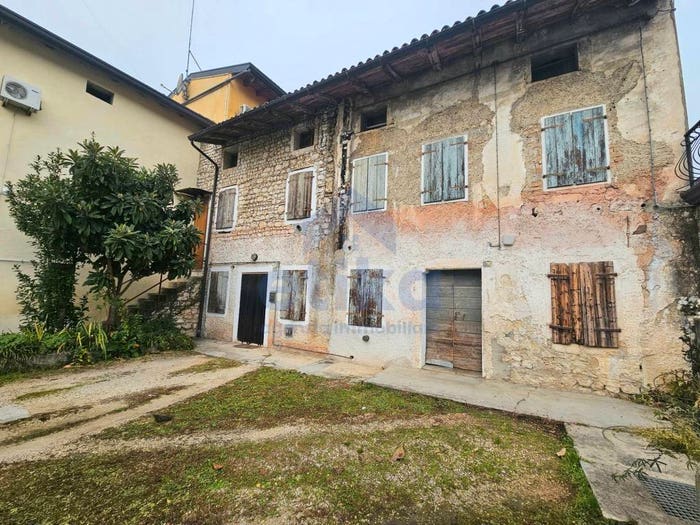 Casa con 6 locali in vendita in Via Montello, Centro, Caneva
