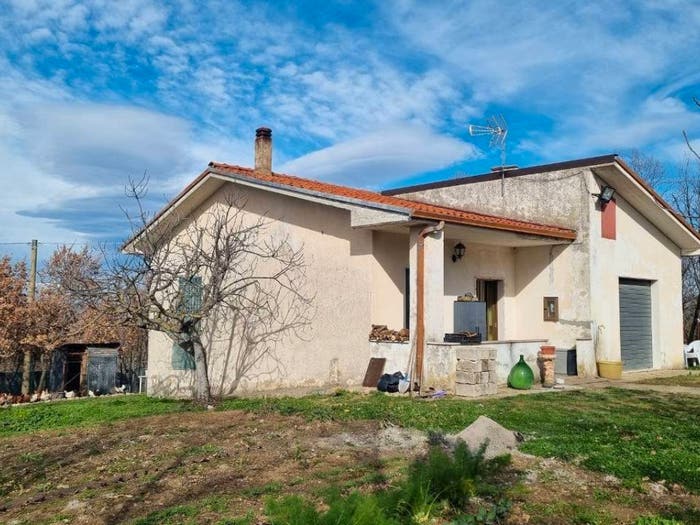 Casa quadrilocale in vendita in Strada Vicinale Terzi, San Nicola Baronia