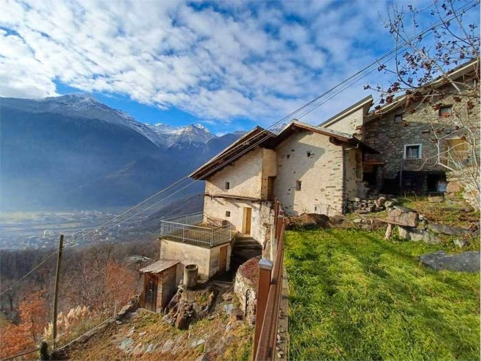 Casa con 5 locali in vendita in I pian, Donnas
