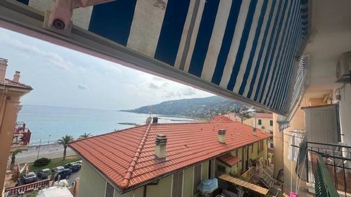 Appartamento trilocale in vendita in Via Roma, Ospedaletti