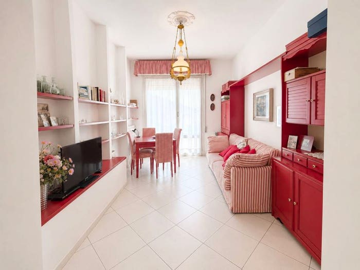 Appartamento quadrilocale in vendita in Via Castelli, Centro, Finale Ligure