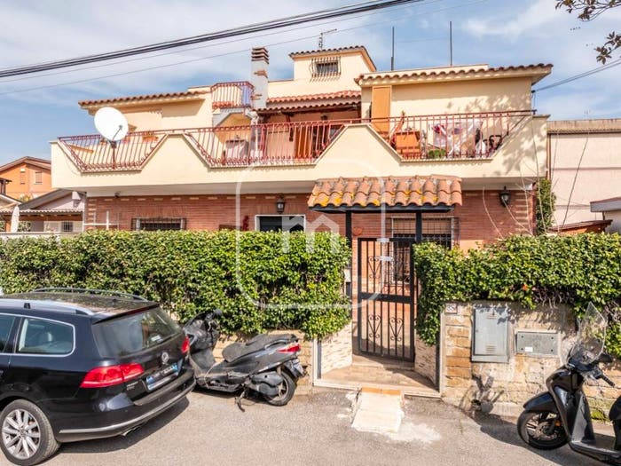Casa trilocale in vendita in Via Agugliano, Corcolle, Roma