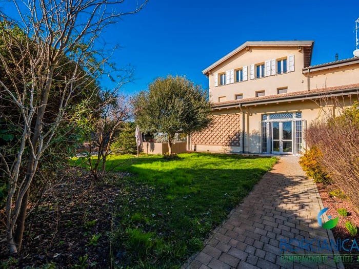 Casa con 6 locali in vendita in Via Bertolli, Campogalliano