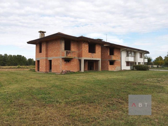 Casa quadrilocale in vendita in Fratte, Santa Giustina in Colle