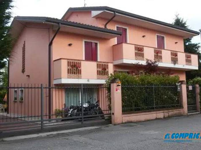 Casa con 6 locali in vendita in Urb Quartiere Residenziale Montagnana, Centro, Montagnana