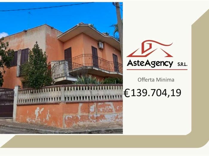 Casa con 6 locali in vendita in Via Lombardo Veneto, Casarano