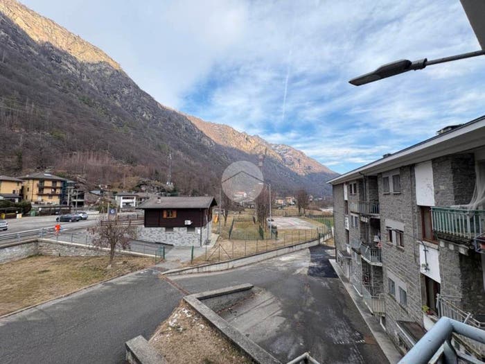 Appartamento quadrilocale in vendita in Frazione Rosone, Casetti Rosone, Locana