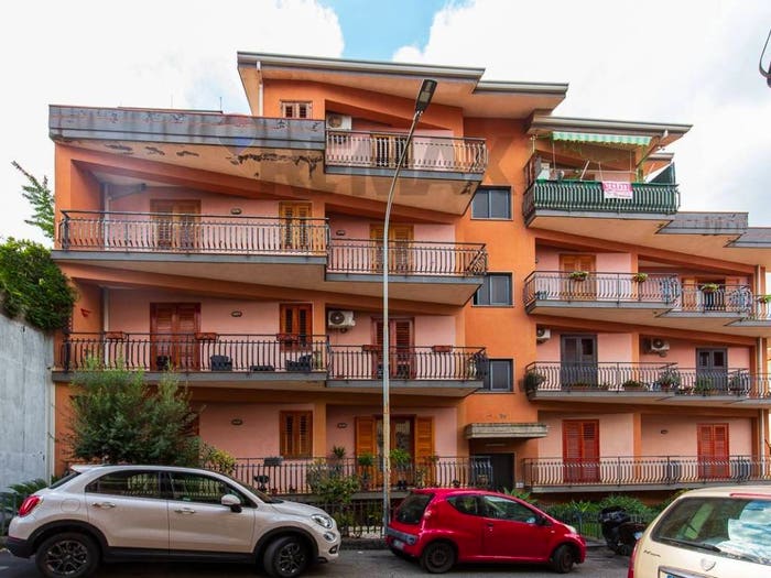 Appartamento trilocale in vendita in Via Tomarchio, Linera, Santa Venerina