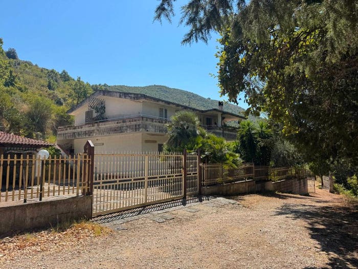 Casa con 6 locali in vendita in Via Settembre, Centro, Bellona