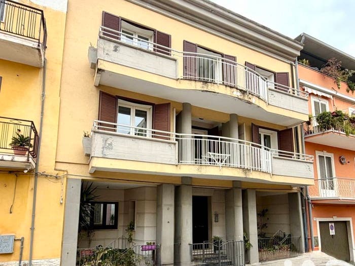 Casa con 6 locali in vendita in Via Rosolino Pilo, Solarino