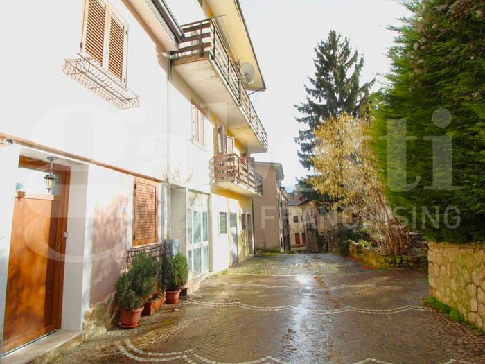 Appartamento con 5 locali in vendita in Via Dragone, Villa Scontrone, Scontrone