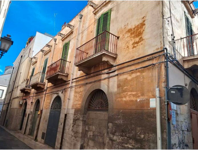 Appartamento trilocale in vendita in Vico Chiuso Sant'Antonio Abate, Centro, Barletta