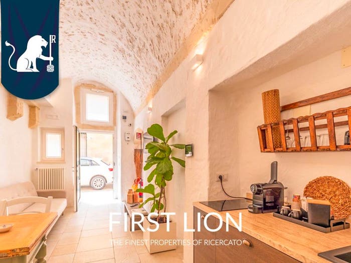 Appartamento trilocale in vendita in Via Corrado Capece, Centro Storico, Lecce