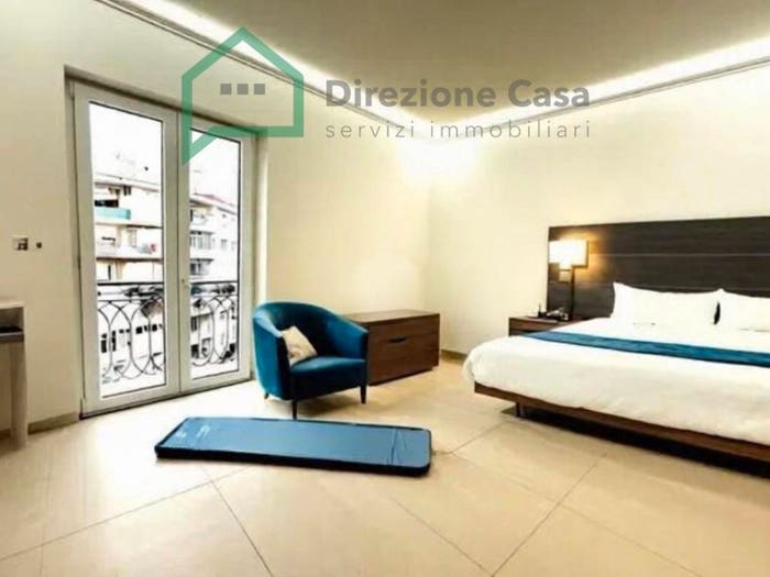 Appartamento con 6 locali in vendita in corso arnaldo lucci, Garibaldi Ferrovia, Napoli