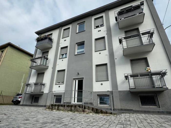 Casa in vendita in Via Lario, Arnate, Gallarate