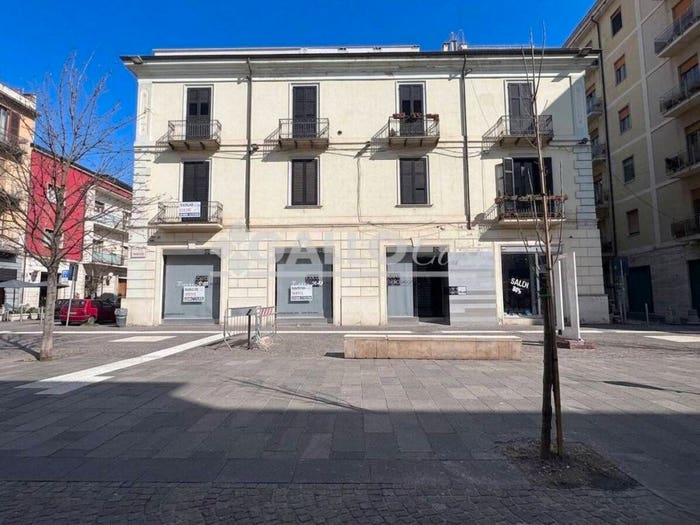 Appartamento quadrilocale in vendita in Via Isonzo angolo Corso Mazzini, Centro, Cosenza