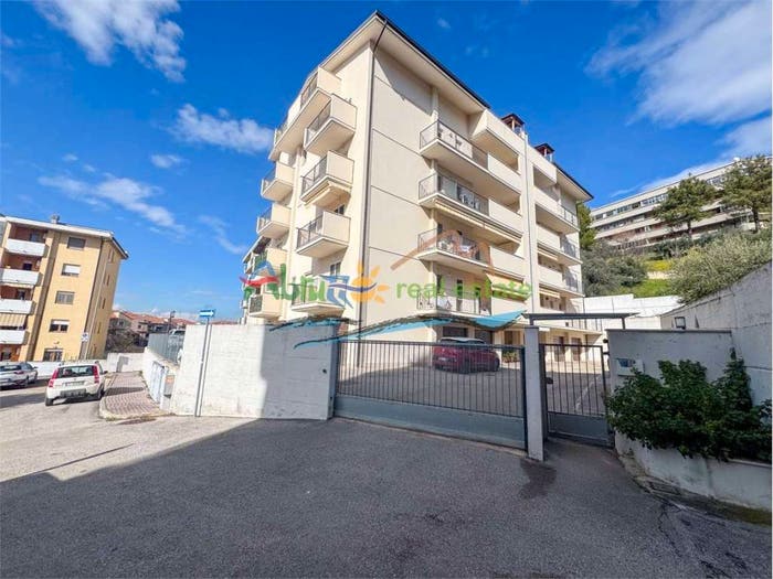 Appartamento con 6 locali in vendita in Via montenerdomo b, Chieti Scalo, Chieti