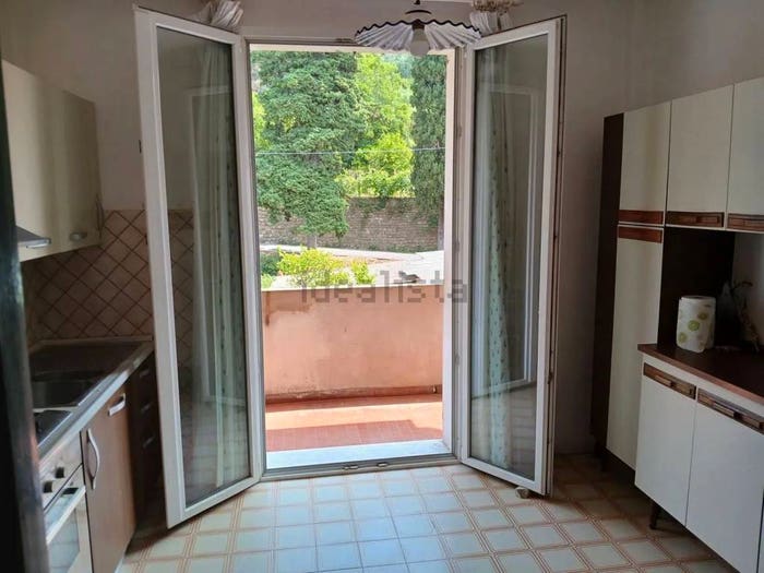 Appartamento con 6 locali in vendita in Via Lorenzo Acquarone, Porto Maurizio, Imperia