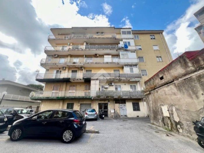 Appartamento bilocale in vendita in Via Sartania, Pianura, Napoli