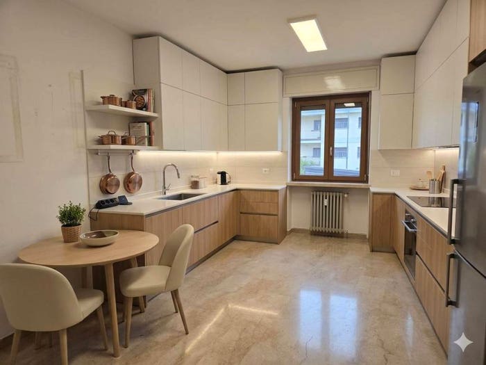 Appartamento trilocale in vendita in Via Giacomo Leopardi, Centro, Erba