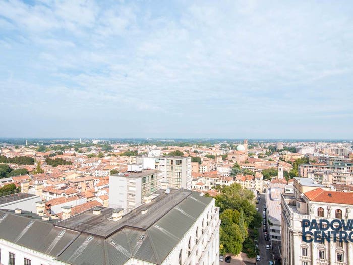 Casa con 5 locali in vendita in Piazza dell'Insurrezione Aprile, Piazze Duomo, Padova