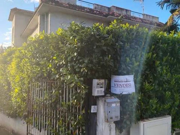Appartamento con 5 locali in vendita in Viale Fosso Dell'Olivo, Centro, Formia