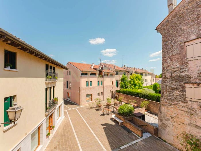 Casa quadrilocale in vendita in Sottoportico Del Monte Di Pietà, Centro, Motta di Livenza