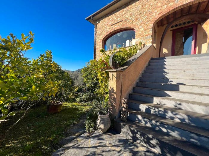 Casa con 6 locali in vendita in Vittorio Emanuele, Camaiore Paese, Camaiore
