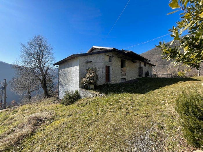 Casa con 6 locali in vendita in Località Colombaia, Bobbio