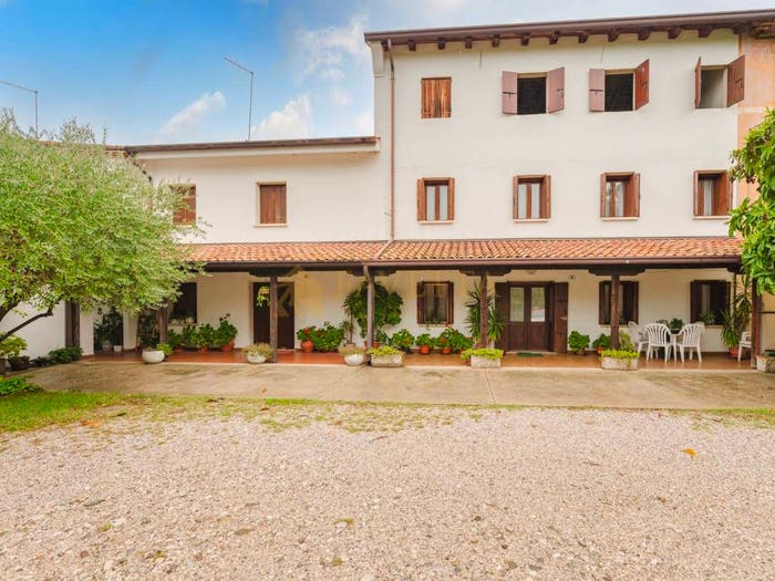 Casa con 6 locali in vendita in Via Pinelle, Istrana