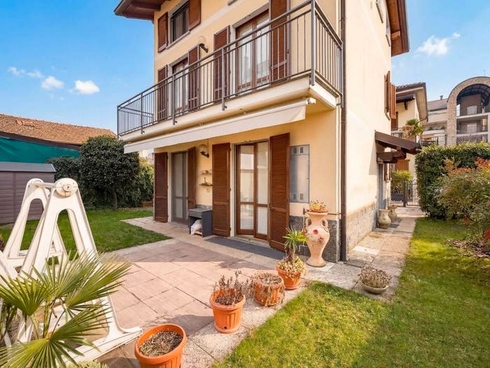 Casa quadrilocale in vendita in Via Don Giovanni Minzoni, Centro, Mariano Comense