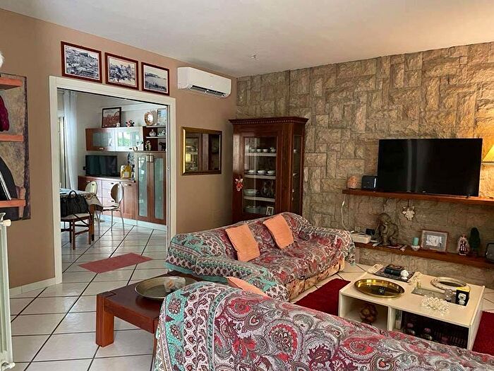 Casa con 13 locali in vendita in Caserta