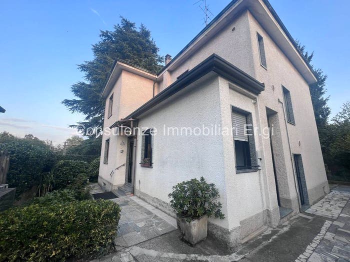 Casa con 6 locali in vendita in Via Antonio Stoppani, Centro, Garbagnate Milanese