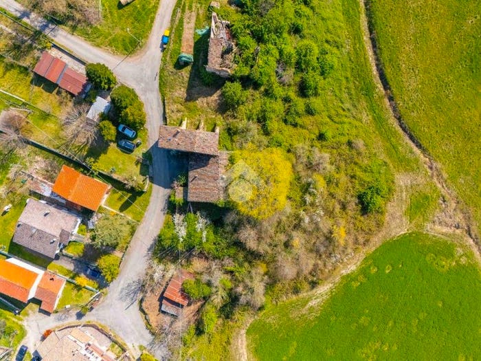 Casa quadrilocale in vendita in Strada per carpaneto, Lesignano de' Bagni
