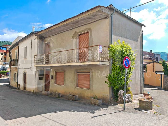 Casa con 6 locali in vendita in Via Filignano, Centro, Pozzilli