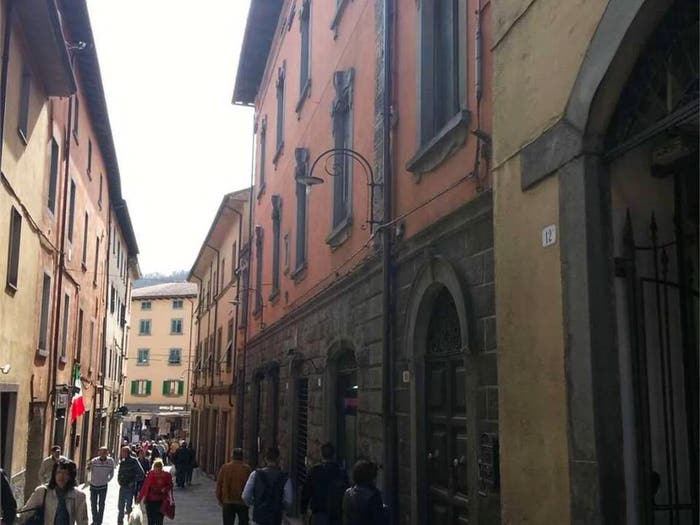 Appartamento con 6 locali in vendita in Via Garibaldi No Number, Centro, Castelnuovo di Garfagnana