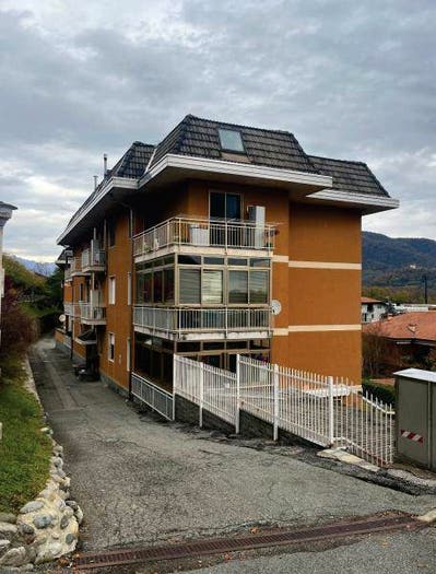 Appartamento trilocale in vendita in Via Ducale, Centro, Serravalle Sesia