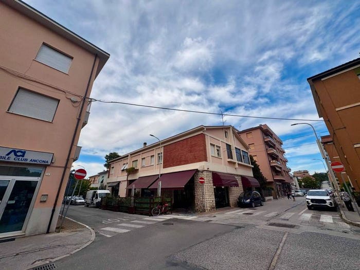 Appartamento con 6 locali in vendita in VIA PETRUIO, Centro, Fabriano