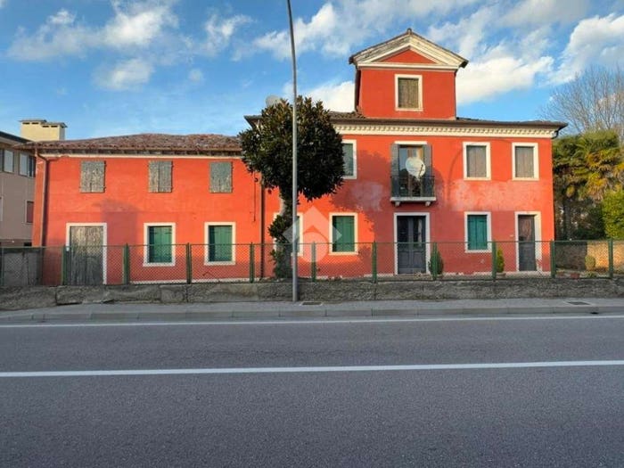 Casa con 6 locali in vendita in Via G Marconi, Centro, Casale sul Sile