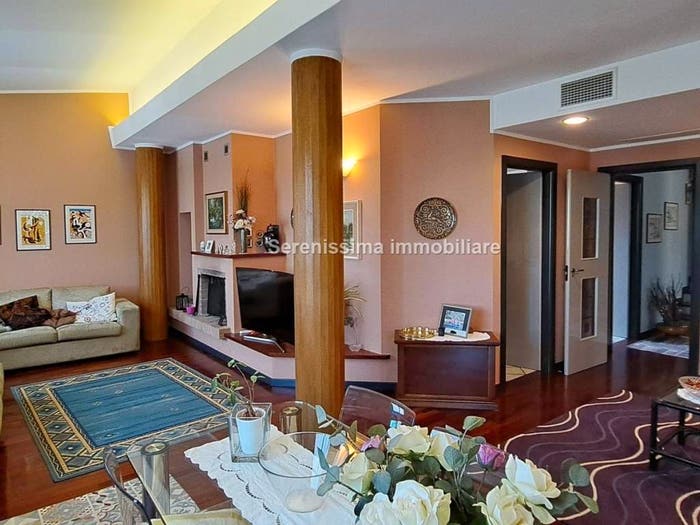 Casa con 6 locali in vendita in Via Giosuè Carducci, Centro, Montelabbate