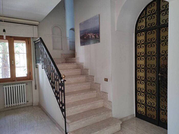 Casa con 6 locali in vendita in Piazza Giuseppe Giusti, Centro, Monsummano Terme