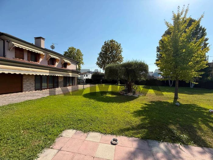 Casa con 6 locali in vendita in Centro, Montegrotto Terme