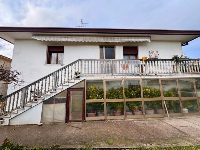 Casa con 6 locali in vendita in Via Borghetto, Canove, Legnago