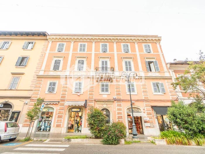 Appartamento trilocale in vendita in Corso Antonio Gramsci, Centro Storico, Genzano di Roma