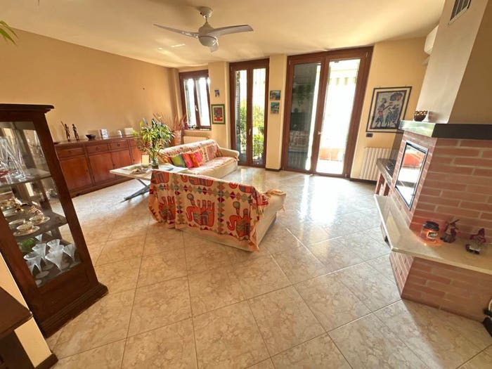 Appartamento trilocale in vendita in Via Correggio, Centro, Pioltello