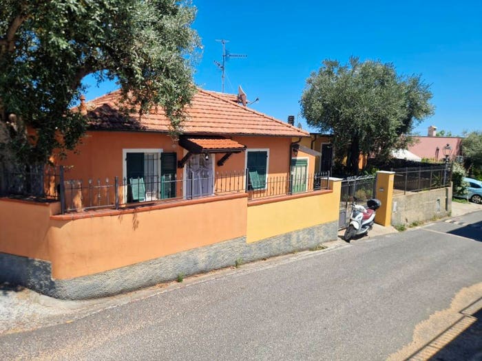 Casa con 6 locali in vendita in Via Costa Reale, Salea, Albenga