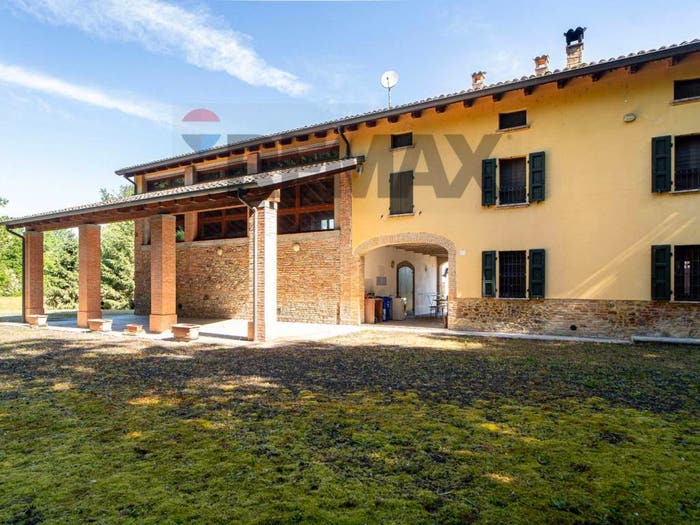 Casa con 6 locali in vendita in Via Fontanone, Noceto