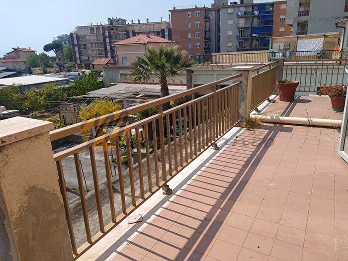 Appartamento con 6 locali in vendita in Via Colonnello Aprosio, Centro, Vallecrosia